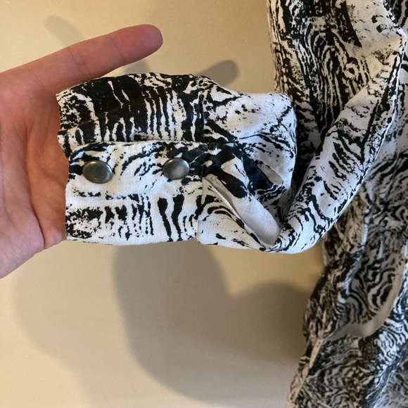 100% French linen Enzo Costa hand printed and dyed romper. - Picture 4 of 11